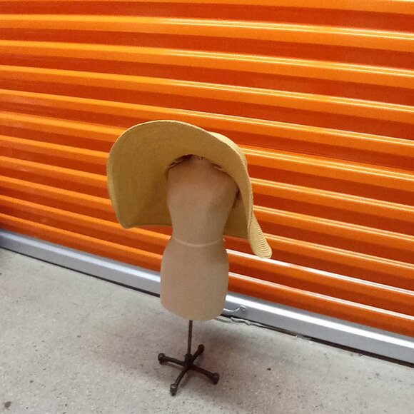 Floppy Straw Sun Hat - Picture 4 of 5